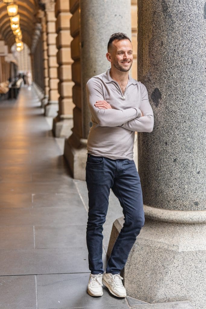 Dating-Profile-Photo-Sydney-NSW – Professional Photographer Sydney Ext: Young man wearing a brown shirt having a dating profile photo taken by dating app photographer Georgie Greene in Sydney NSW
