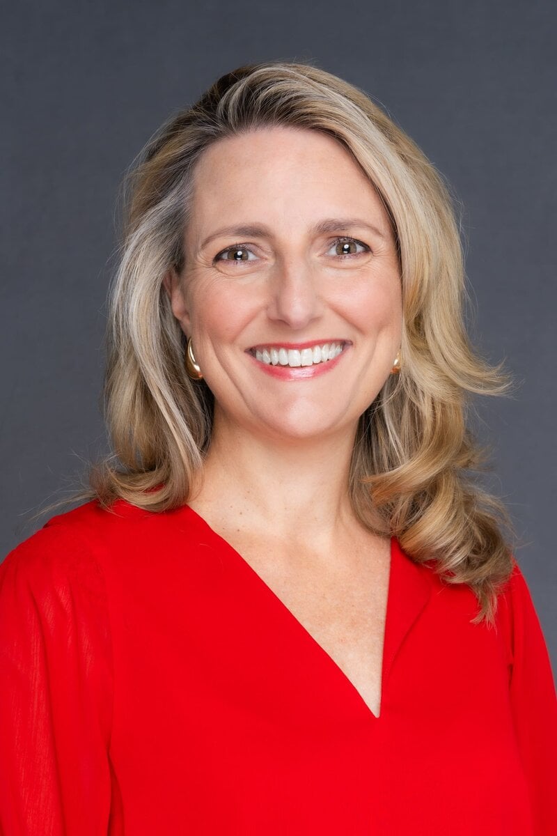Int: young blonde woman in red having Sydney headshots taken by Photographer Georgie Greene in Sydney NSW