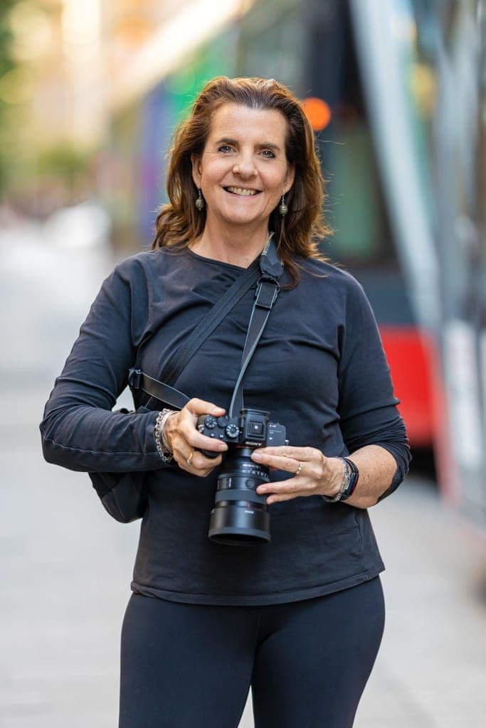 Georgie-Greene-Professional-Photographer-Sydney-NSW – Professional Photographer Sydney Georgie Greene Professional photographer standing in a Sydney Street