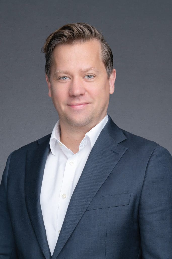 LinkedIn-Headshots-Sydney-NSW – Professional Photographer Sydney Young blonde man in blue having business headshots taken by professional photographer Georgie Greene in Sydney NSW