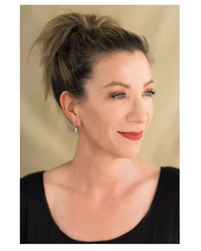 This was one of my first portraits, where I hung a painting sheet on the wall of my apartment and a shower curtain on the windows, to give a lovely soft natural light. By sitter @tracey_dv is a make up artist and needed a shot for her website. I love this portrait, where it needed another airing. We had a real laugh at this photo shoot.