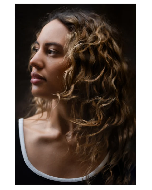 This portrait is part of my oldie but goodie range. Taken at a photo workshop where you have to make the most of the light and situation. Where a model is posing for several photographers at the same time. It’s KAOS