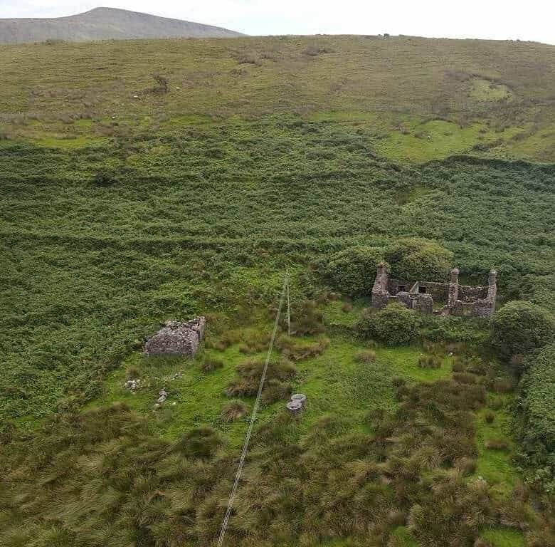 Derelict house and shed on 8.3 acres of land in Derry Brock, County Mayo. – Ghar.ie property listing