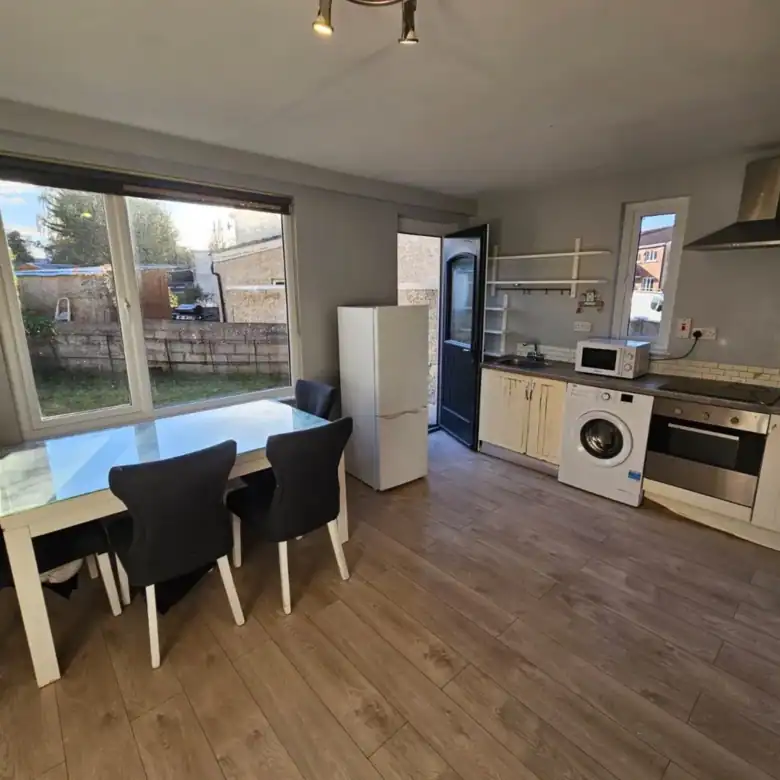 Bright kitchen and dining area in a 2-bedroom apartment for rent in Drimnagh, Dublin 12. – Ghar.ie property listing