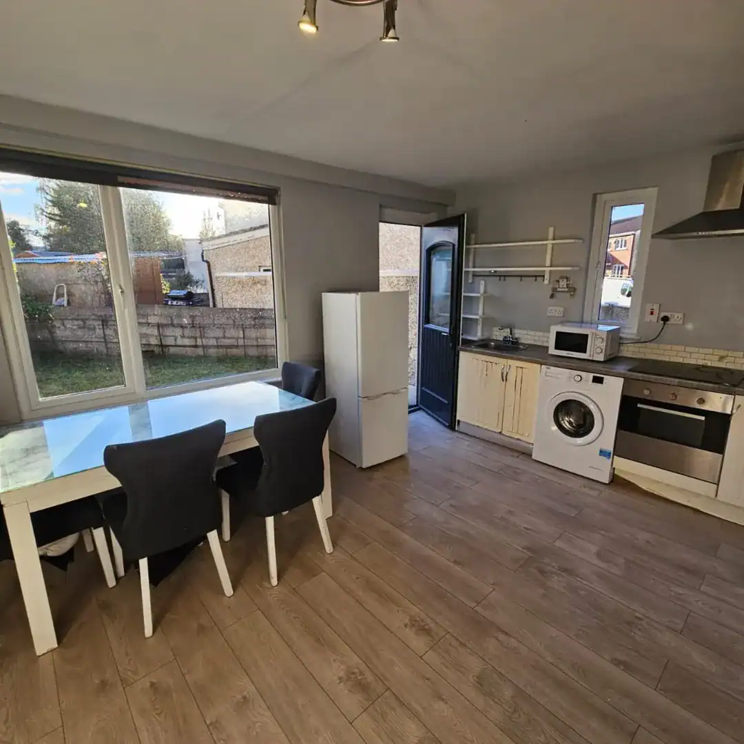 Bright kitchen and dining area in a 2-bedroom apartment for rent in Drimnagh, Dublin 12. – Ghar.ie property listing