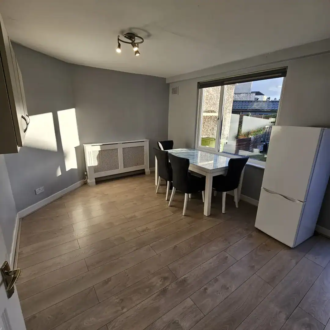 Bright dining area in a 2-bedroom apartment for rent in Drimnagh, Dublin 12, with table and chairs. – Ghar.ie property listing