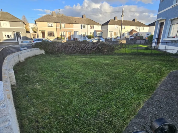 Front yard of a 2-bedroom apartment for rent in Drimnagh, Dublin 12 on a sunny day. – Ghar.ie property listing