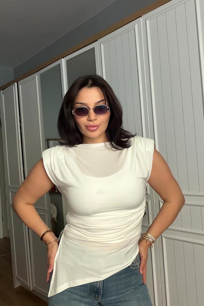 Gigi Beyaz Vatkalı Bluz