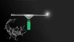 Schoonmakershandschoen voor glasbewassing, professionele glaswasserij diensten.