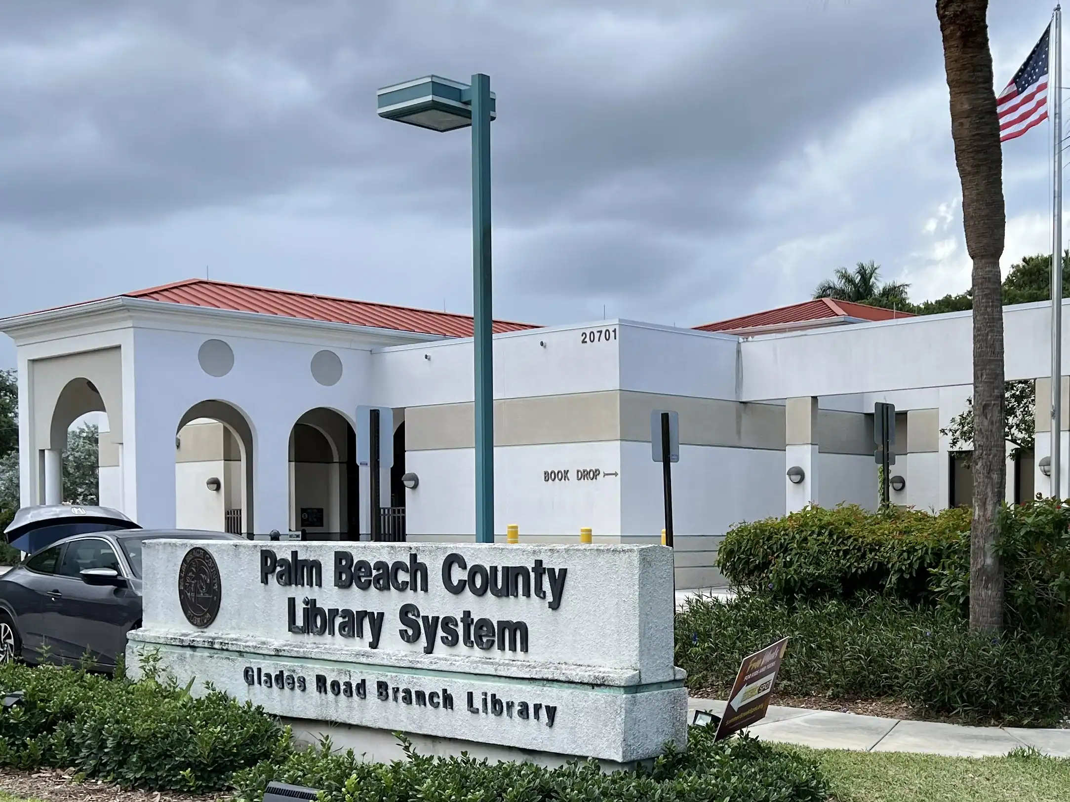 View of the Palm Beach County library Glades Road Branch in Boca Raton. GCNN Good Citizen News Network goodcitizennewsnetwork.com News That's Not Fake