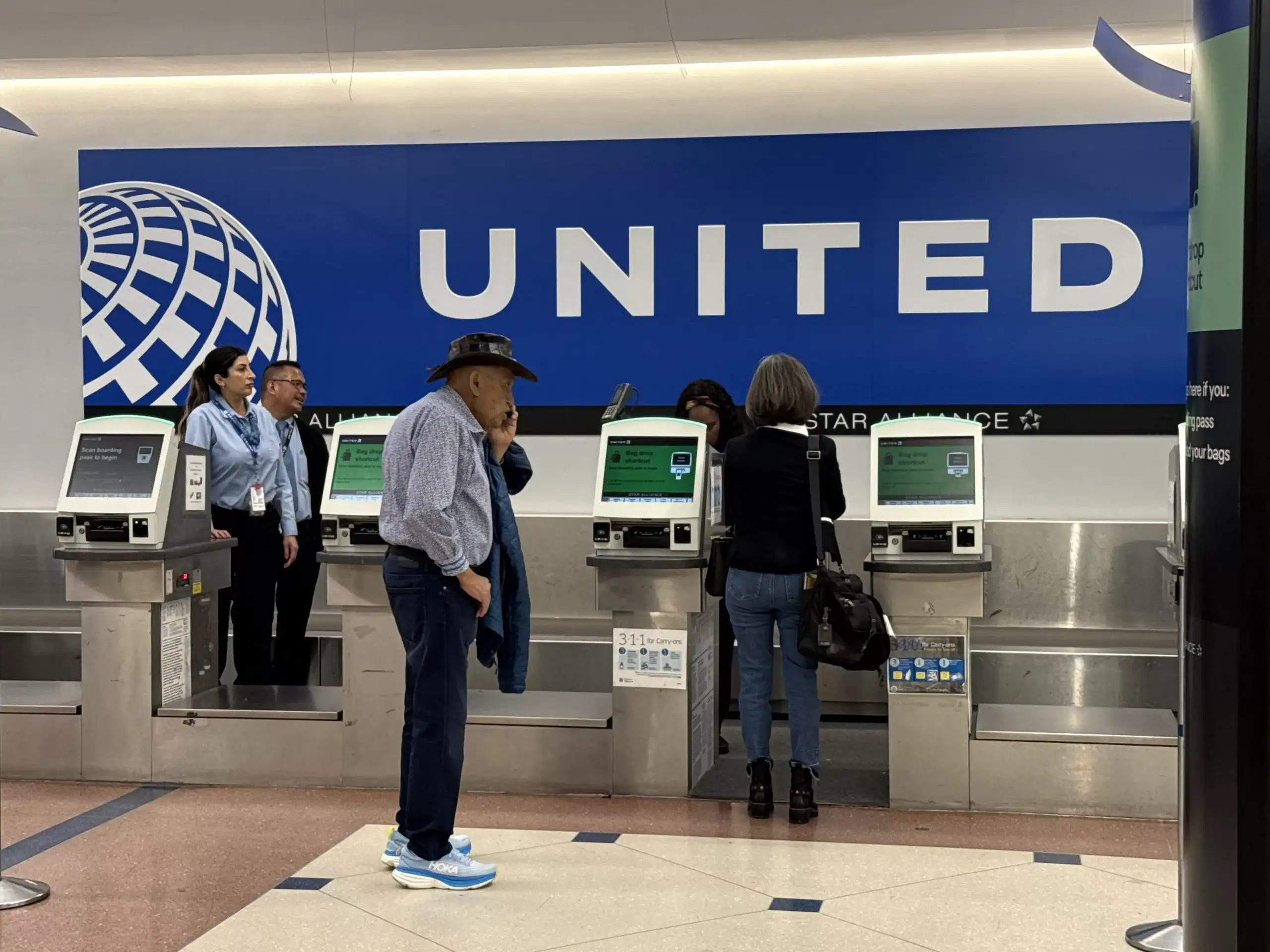 United Airlines Baggage Check-In At The Palm Beach International Airport GCNN Good Citizen News Network goodcitizennewsnetwork.com News That's Not Fake