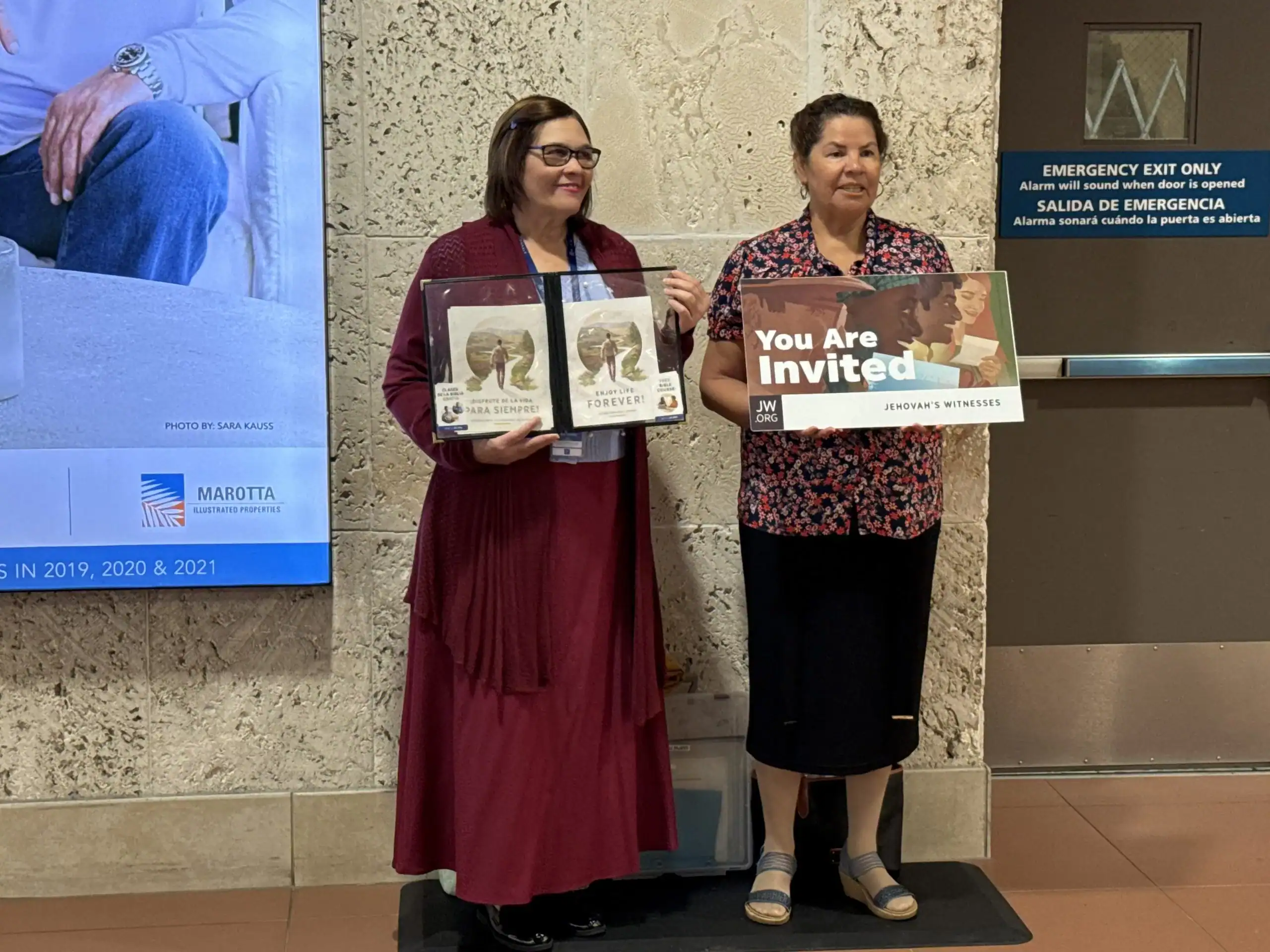 Jehova's Witnesses Exorcising Their First Ammendment At The Palm Beach International Airport GCNN Good Citizen News Network goodcitizennewsnetwork.com News That's Not Fake