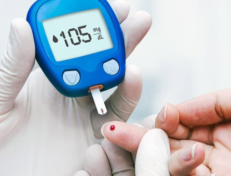 Blood glucose meter showing 105 mg/dL reading during testing.