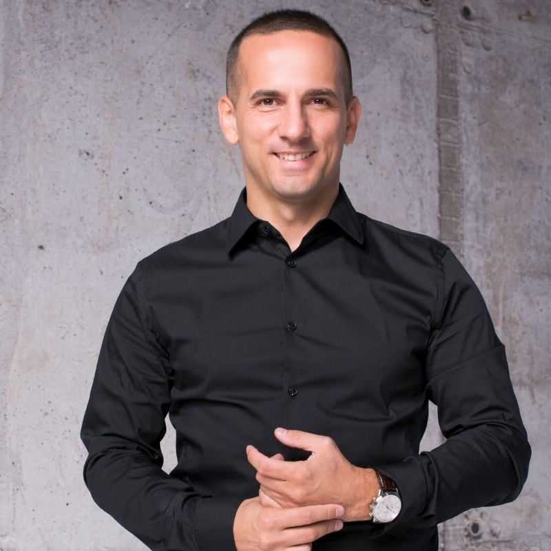 Grzegorz Kusz - autor książki Momenty