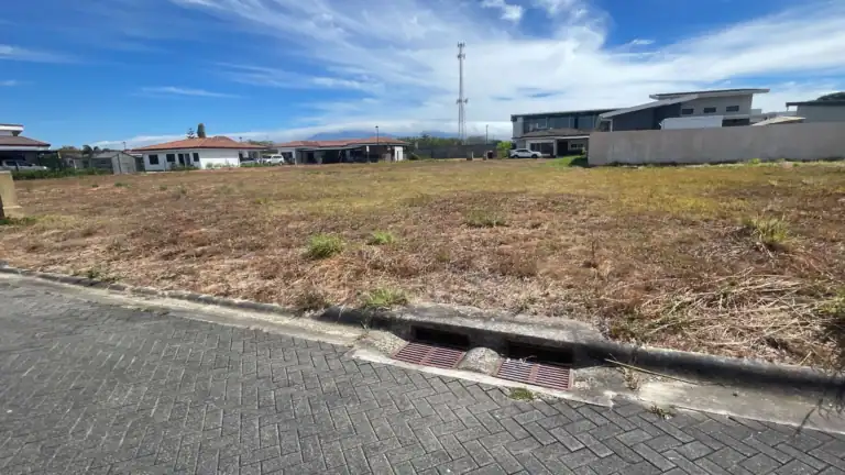 Lote en venta en # 212 Parque Del Encino 375 m² – Liberia