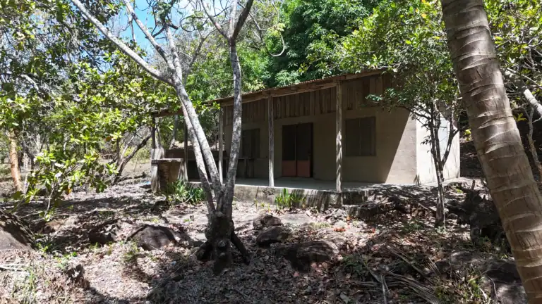 Finca con Quebrada y Casas en Venta en Los Naranjales de El Escobio, Liberia, Guanacaste