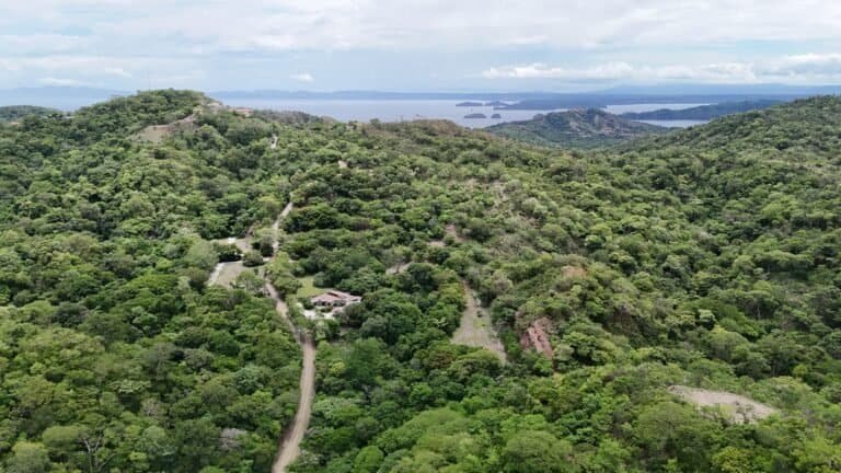 Terreno en venta listo para construir en condominio Hacienda Lomas del Mar – Guanacaste
