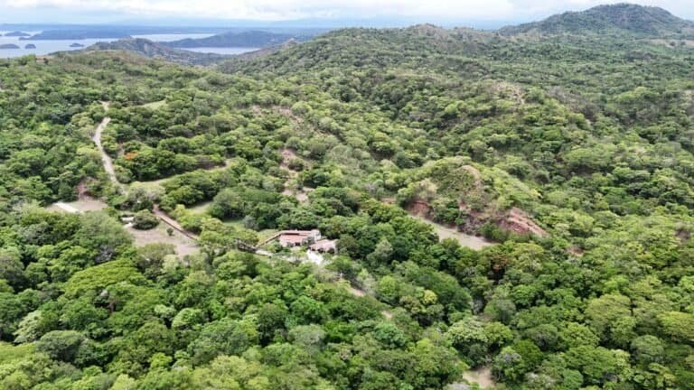 Terreno en venta listo para construir en condominio Hacienda Lomas del Mar – Guanacaste