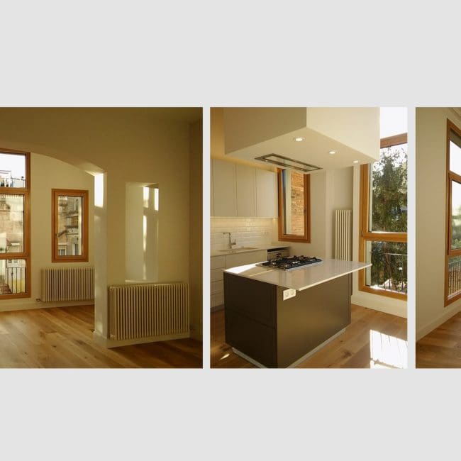 Amplios ventanales de madera en reforma integral de vivienda para maximizar la luz natural.