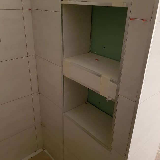 Reformas en baño, instalación de placas y revestimientos cerámicos, trabajos de calidad para alta durabilidad.
