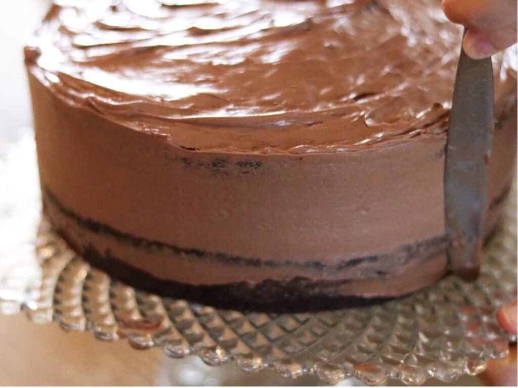 frosting the outside of double layer chocolate cake