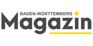 BWM-Logo_320 Logo mit dem fettgedruckten Text „Baden-Württemberg Magazin“. Das Wort „Magazin“ ist markant hervorgehoben, mit einem kleinen gelben Punkt über dem „i“ und einem gelben Strich darunter. Der Schriftzug „Baden-Württemberg“ erscheint in kleineren Großbuchstaben.
