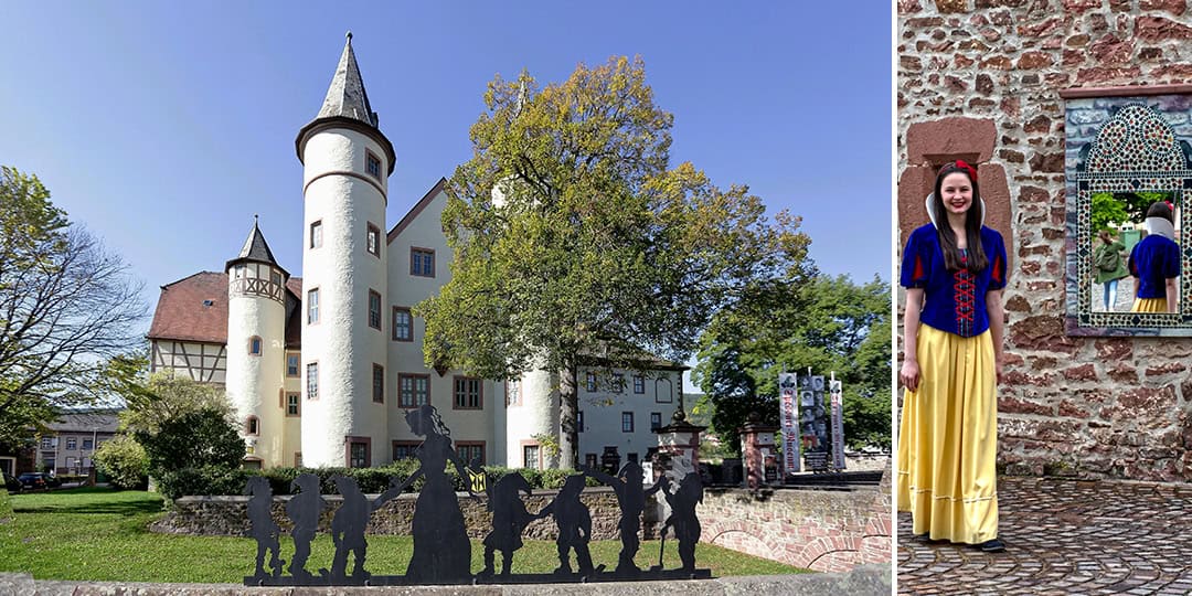 Lohr_Schloss_Thomas-Berberich_Kombo_1080 Ein großes weißes Schloss mit Türmen unter einem strahlend blauen Himmel. Davor eine Silhouettenskulptur von Schneewittchen und den sieben Zwergen. Rechts steht eine Frau im Schneewittchenkostüm neben einem farbenfrohen Mosaikspiegel an einer Steinmauer.