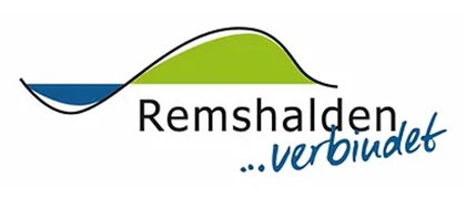 Logo mit abstraktem grün-blauem Wellen- oder Landschaftsdesign über dem schwarzen Text „Remshalden“. Darunter steht in blauer Schreibschrift das Wort „...verbindet“.