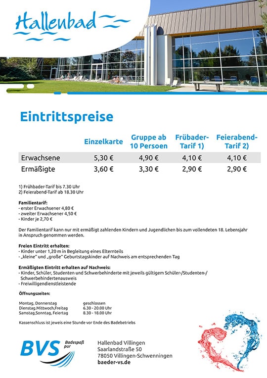 Flyer zum Hallenbad mit Eintrittspreisen und Informationen. Er enthält Preise für Erwachsene, Gruppen und Ermäßigungen. Im Hintergrund ist ein Becken mit Glasfassade zu sehen. Kontaktdaten und Website baedevvs.de finden Sie unten.