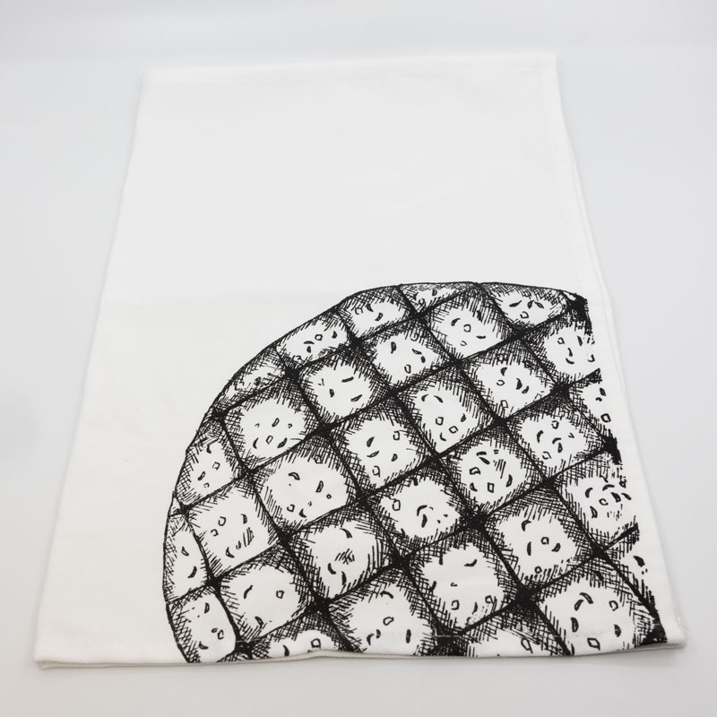 vzorec belokranjske pogače na kuhinjski krpi