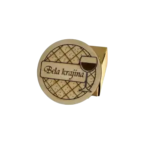 leseni graviran magnet z motivom belokranjske pogače