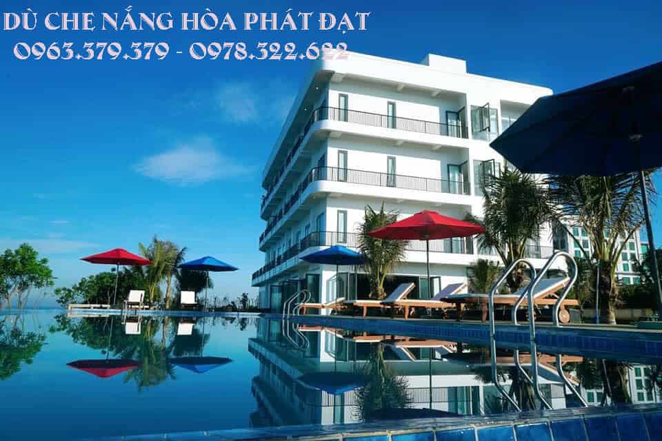 mẫu-dù-che-nắng-hồ-bơi