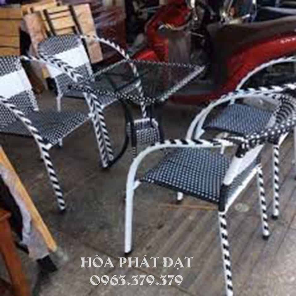 mẫu-bàn-ghế-quán-cafe-giá-rẻ-12