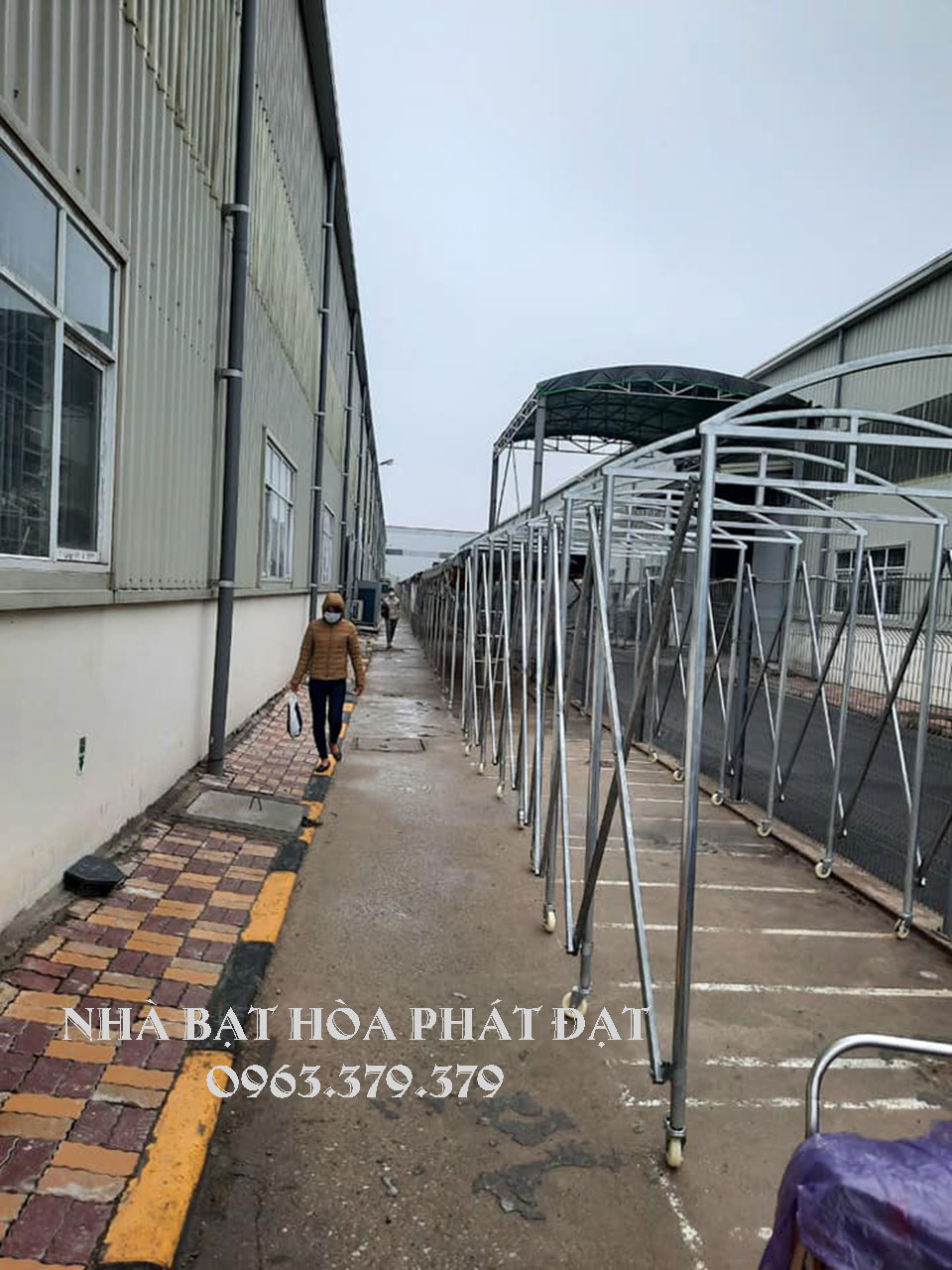 lắp-đặt-lều-xếp-di-động-cho-lối-đi-khu-công-nghiệp