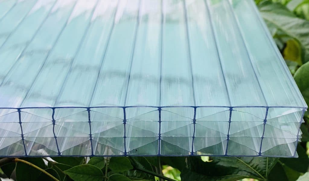 Tấm nhựa Polycarbonate đặc màu trà che nắng hiệu quả