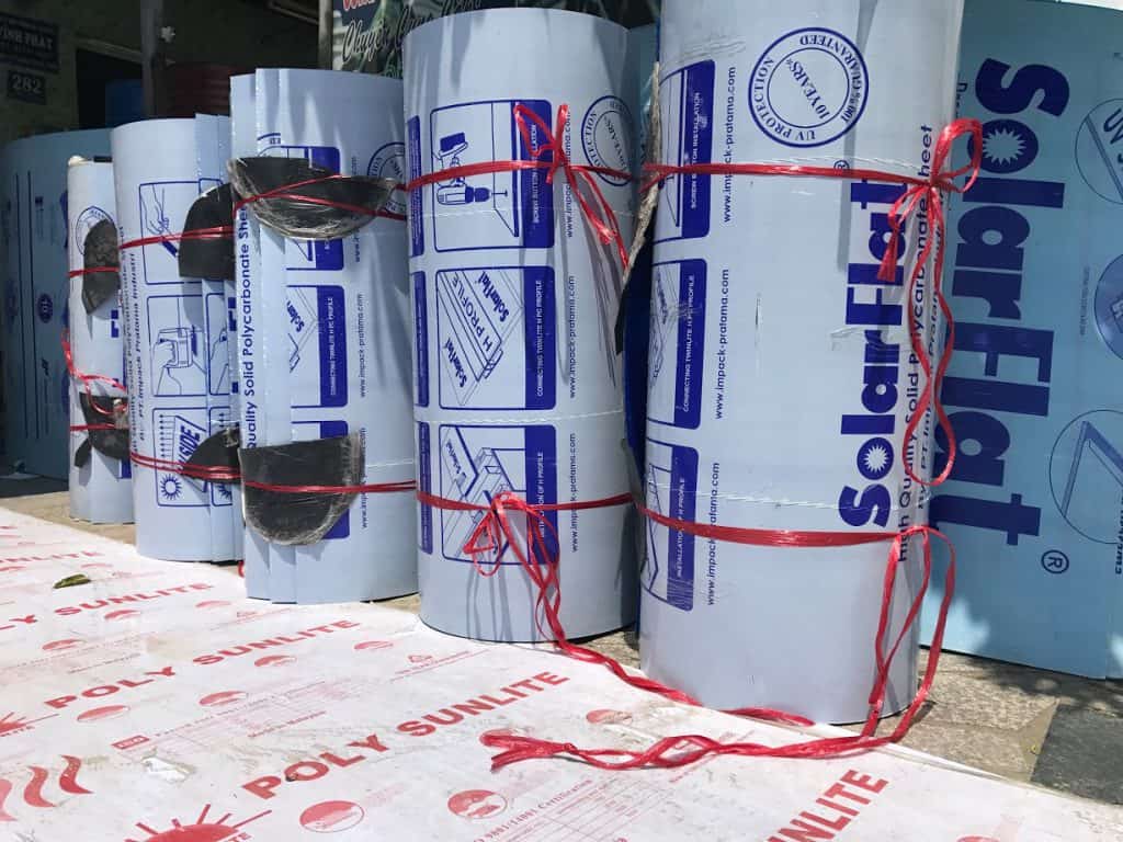 Tấm lợp Poly đặc ruột trong suốt như kính