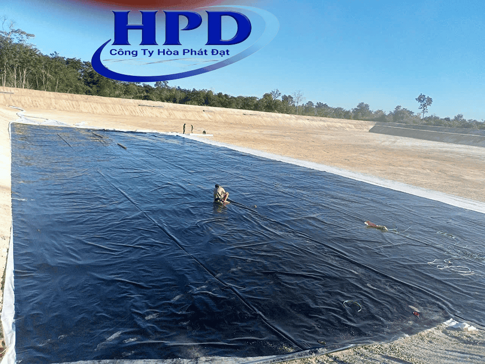 thi-cong-tra-bat-lot-ao-ho-hdpe3 thi-cong-tra-bat-lot-ao-ho-hdpe3