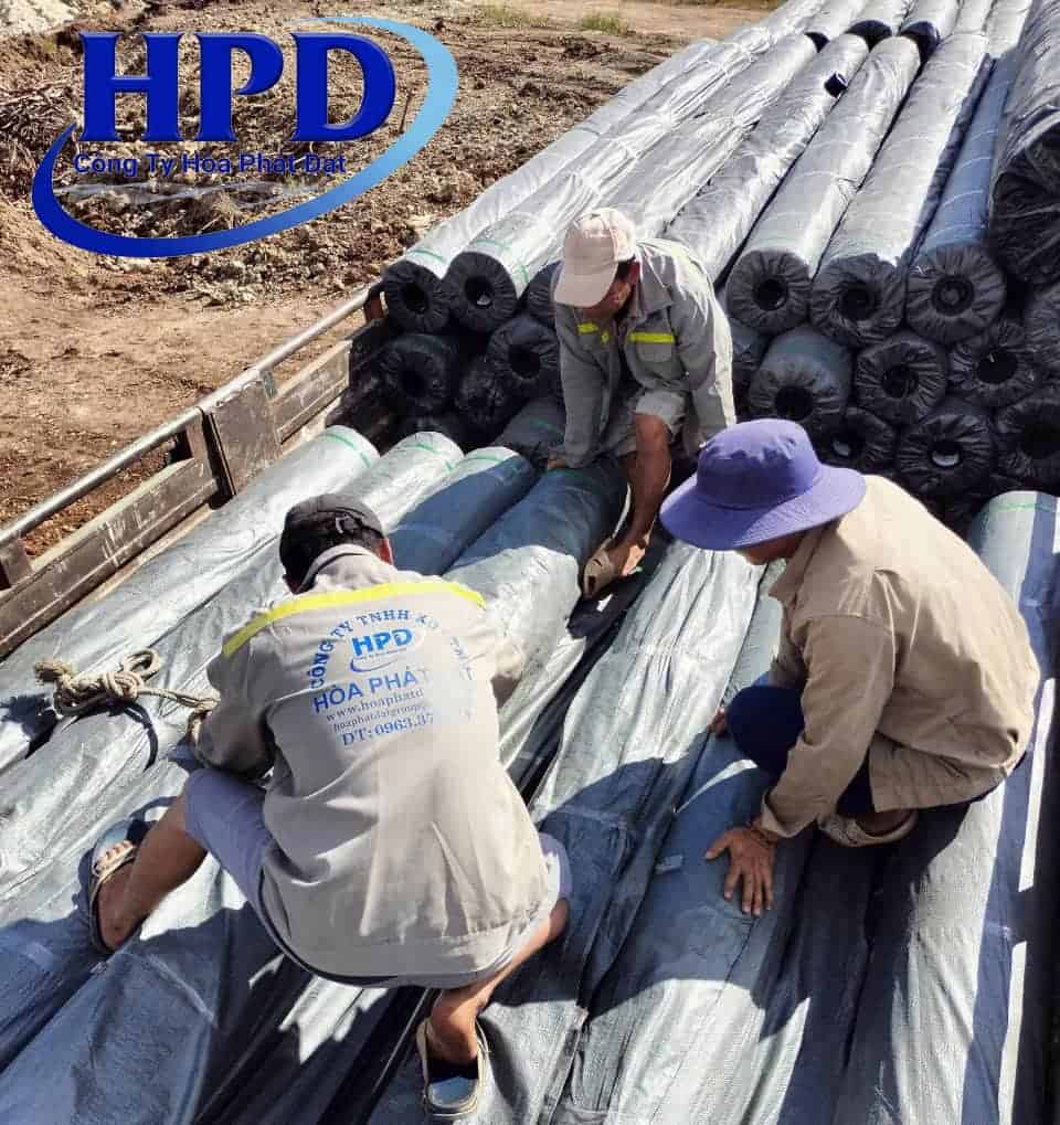 Giao hàng bạt HDPE Vận chuyển bạt lót hồ HDPE ra tận công trình