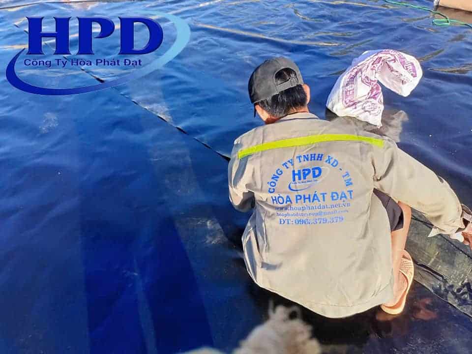 Thợ thi công bạt HDPE Thợ thi công lót bạt hồ HDPE Hòa Phát Đạt lành nghề