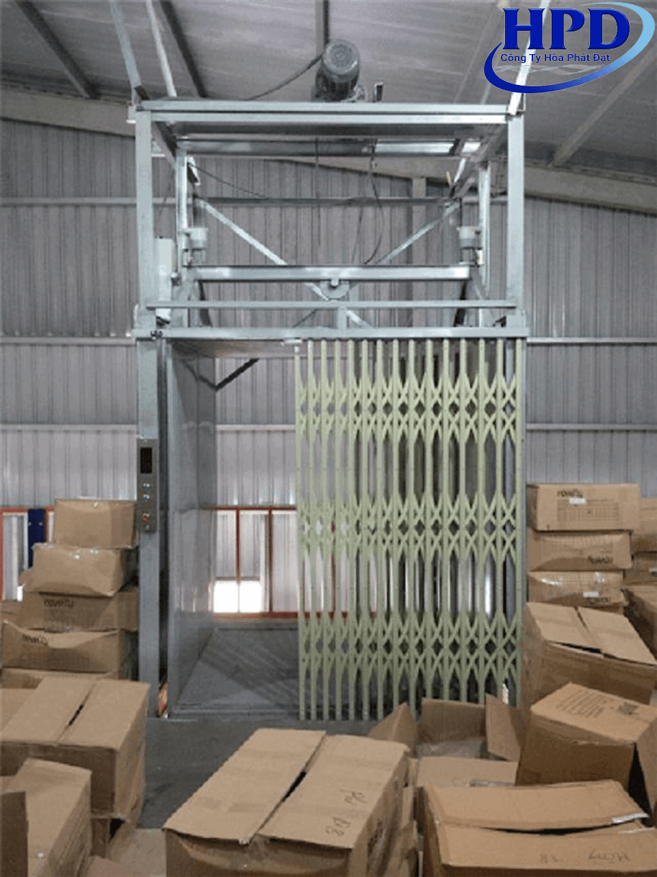 Thi công trực tiếp tại xưởng sản xuất Hòa Phát Đạt Quy trình thi công sản xuất thang nâng trực tiếp tại xưởng Hòa Phát Đạt