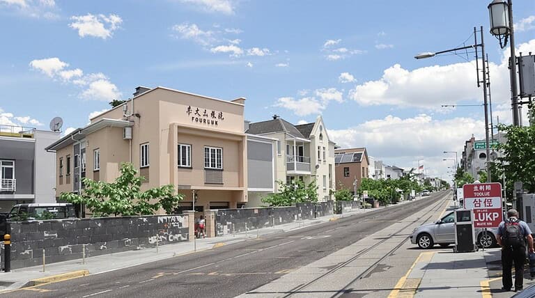 Private Housing Consultant vs. Free Settlement Agency: Which Path for Newcomers?