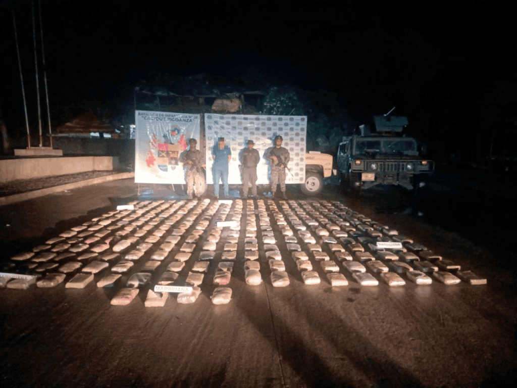 Incautación de estupefacientes en La Plata, Tesalia y Paicol, Huila, por las autoridades durante una operación contra el narcotráfico.