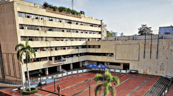 Edificio gubernamental en Huila, Colombia, donde se oficializaron cambios en el gabinete departamental.