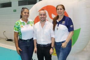 Promoción del voleibol en Neiva, con representantes del deporte en un evento deportivo destacado, en el marco del interés de Neiva por ser sede del próximo Sudamericano de Voleibol.