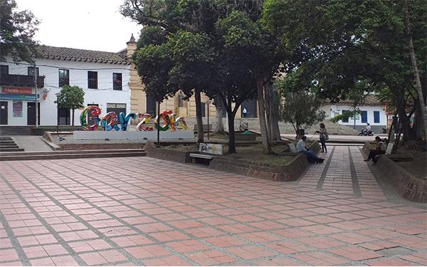 Árboles y espacio público en Garzón, Huila, Colombia.