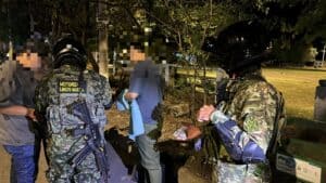 Personal de seguridad y autoridades en Neiva aplican toque de queda para menores, reforzando la protección infantil y el orden público en la ciudad.