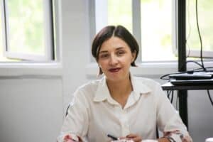 Ministra de Agricultura anuncia medidas para corregir las distorsiones en la cadena del arroz en Colombia, buscando mejorar la economía agrícola y apoyar a los productores locales.