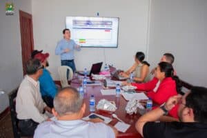 Empresa Pública de San Agustín, líder en gestión y desarrollo en el Huila, participando en una reunión estratégica para fortalecer su posición entre las mejores del departamento.