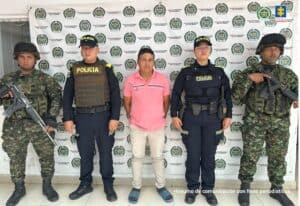 Imagen de la captura de un sospechoso detenido por la policía en La Plata, en el contexto de la investigación por el asesinato del líder indígena.