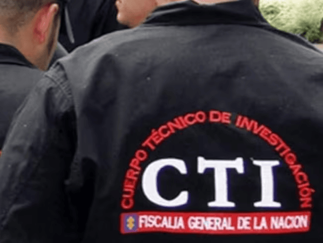 Ropa de investigación y seguridad en Huila, Colombia, con logotipo de Cuerpo Técnico de Investigación (CTI) y Fiscalía General de la Nación, destacando la labor policial y de investigación criminal.